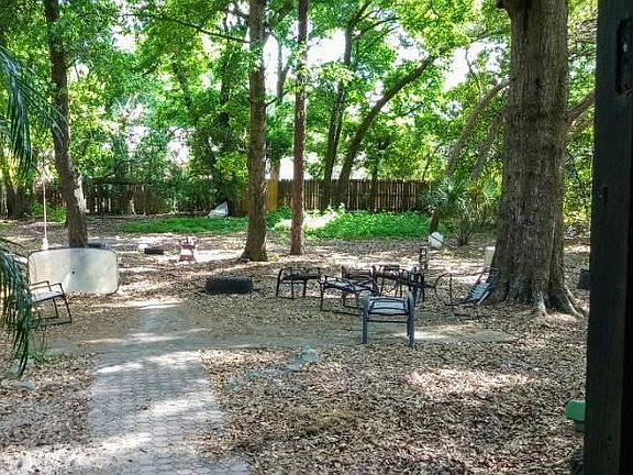 2nd image of 522 W Gardenia Dr