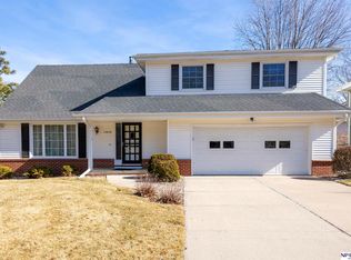 13636 Montclair Dr, Omaha, NE 68144