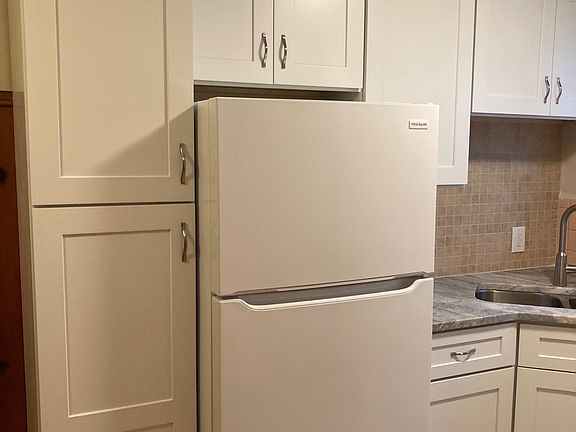 4th image of 2904 Victoria Ave #1