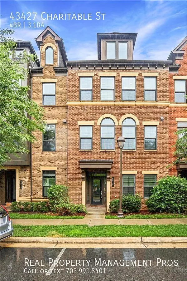 Experience elevated living in this exceptional four-level townhome for rent! — Photo 2