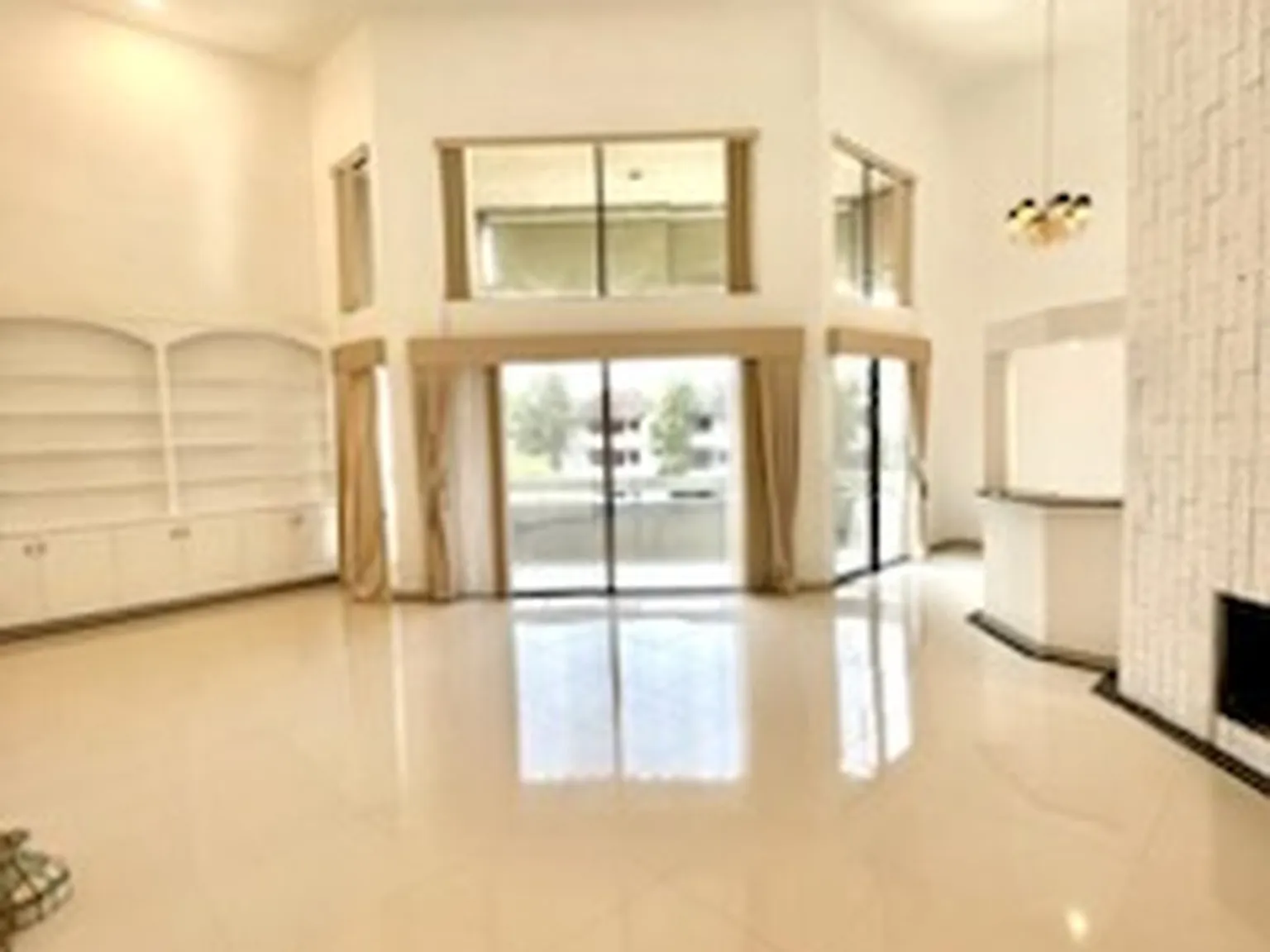 2 bed, 1962 sqft, $4,595 — Photo 3