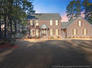 5400 Labrador Dr, Hope Mills, NC 28348