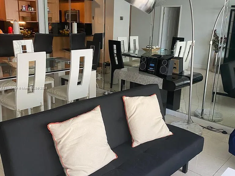 5401 Collins Ave #412 — Photo 8