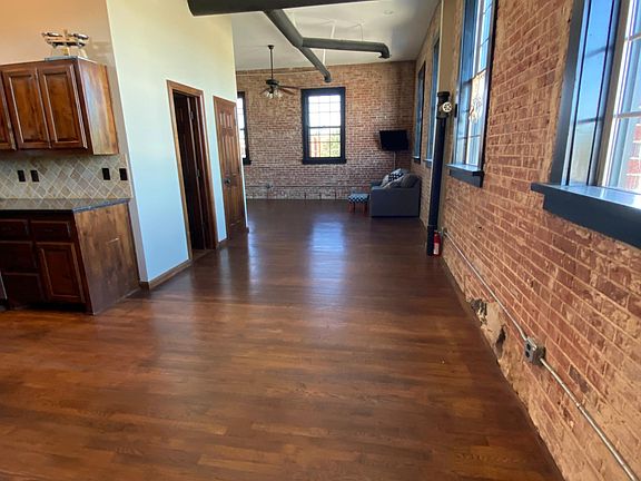4th image of 132 W Main St #1