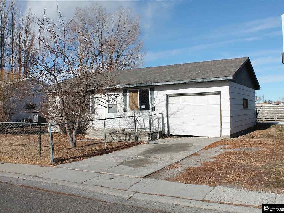 1st image of 826 Liberty Dr