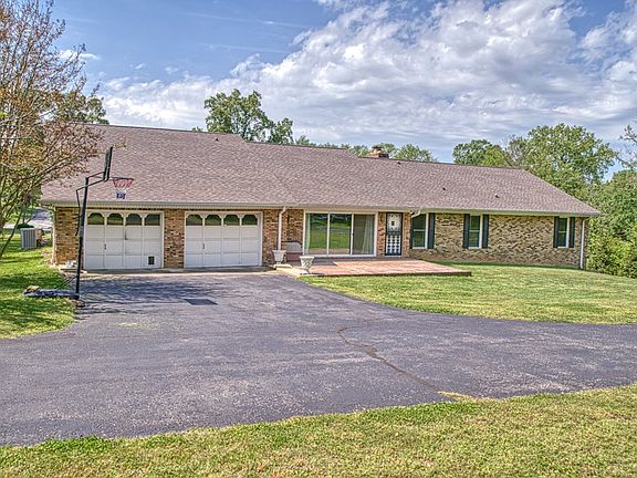 4th image of 1050 Oaklawn Dr