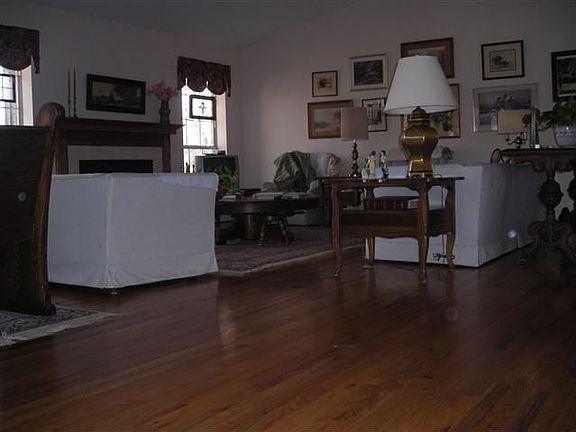 4th image of 181 Bridlewood Dr
