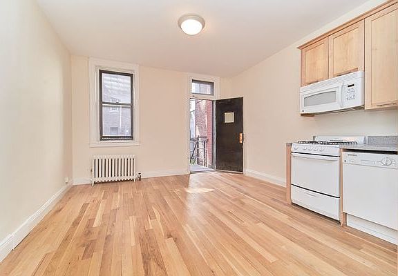 3rd image of 117 E 89th St APT 1C