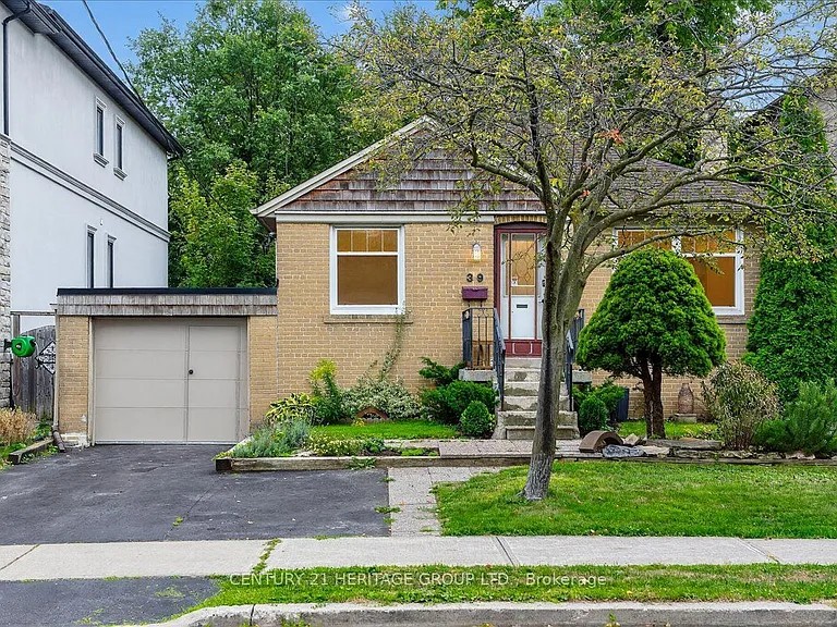 39 Reiner Rd #UPPER — Photo 1