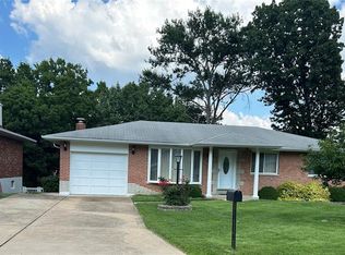 9820 Vera Cruz Dr, Saint Louis, MO 63126