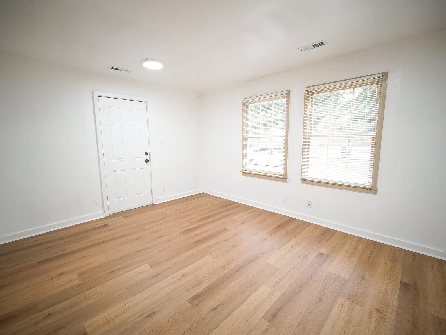 2 bed, 684 sqft, $825 — Photo 2