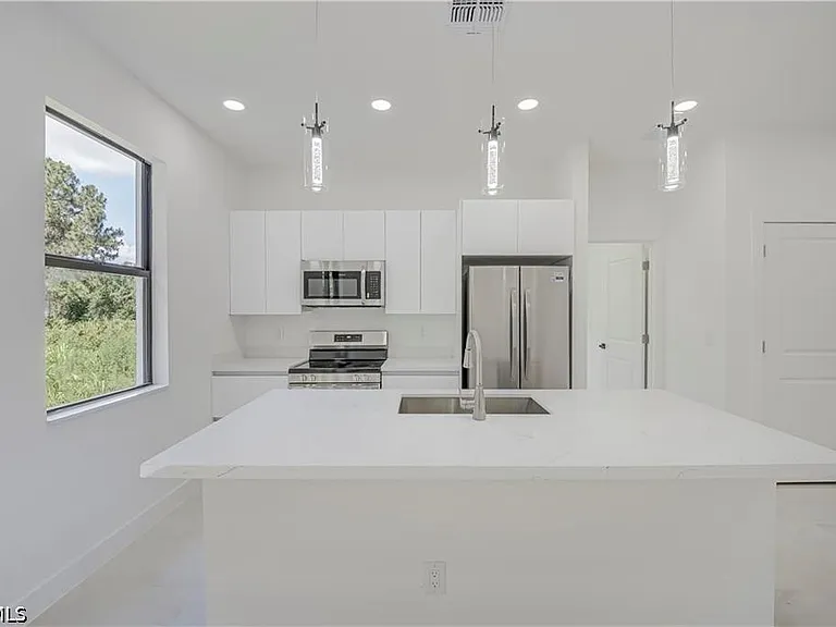 3213 51st St W — Photo 6