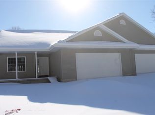 20550 254th St, Delhi, IA 52223