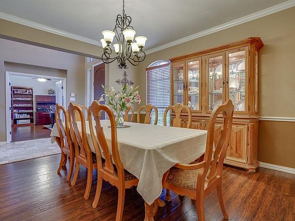 5th image of 2808 Heather Wood Dr