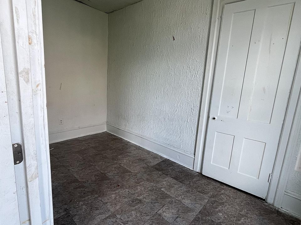 1st image of 212-218 E 2nd St #11240291