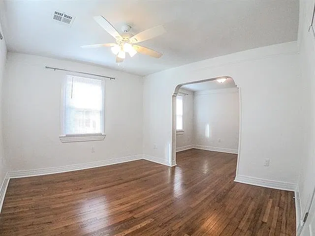 2 bed, 1.5 bath, 1200 sqft, $2,000 — Photo 2