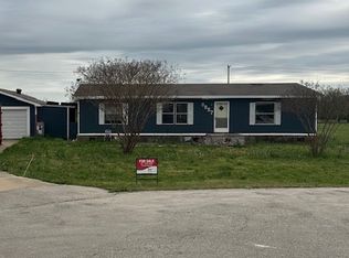 6827 Spring Branch Dr, Krum, TX 76249