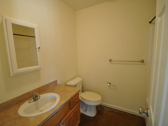 4th image of 909 6th Ave