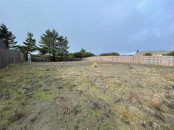 5th image of 521 Ocean Shores Boulevard SW