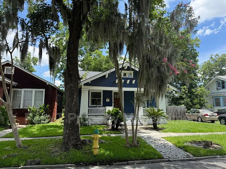 1118 E Duffy St — Photo 1