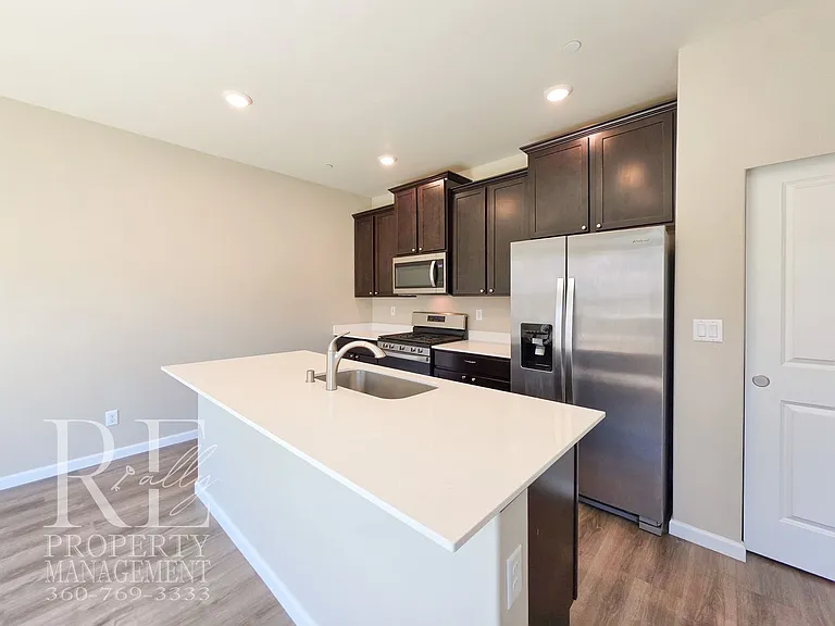 106 McNeal Ave — Photo 6