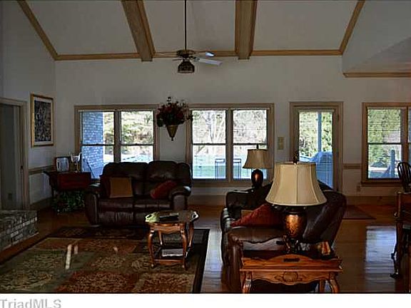 5th image of 4005 Smithfield Dr