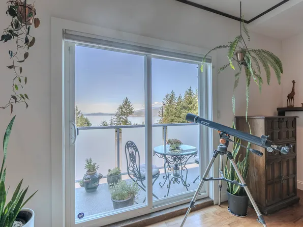 350 Centre Rd #5, Lions Bay, BC V0N 2E0