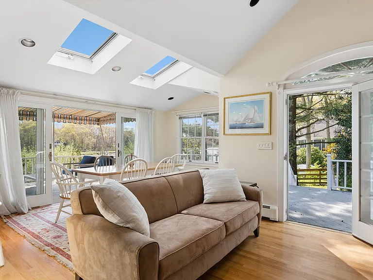 425 Briarwood Ln — Photo 13