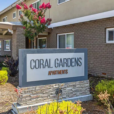 Coral Gardens Apartments — Photo 26