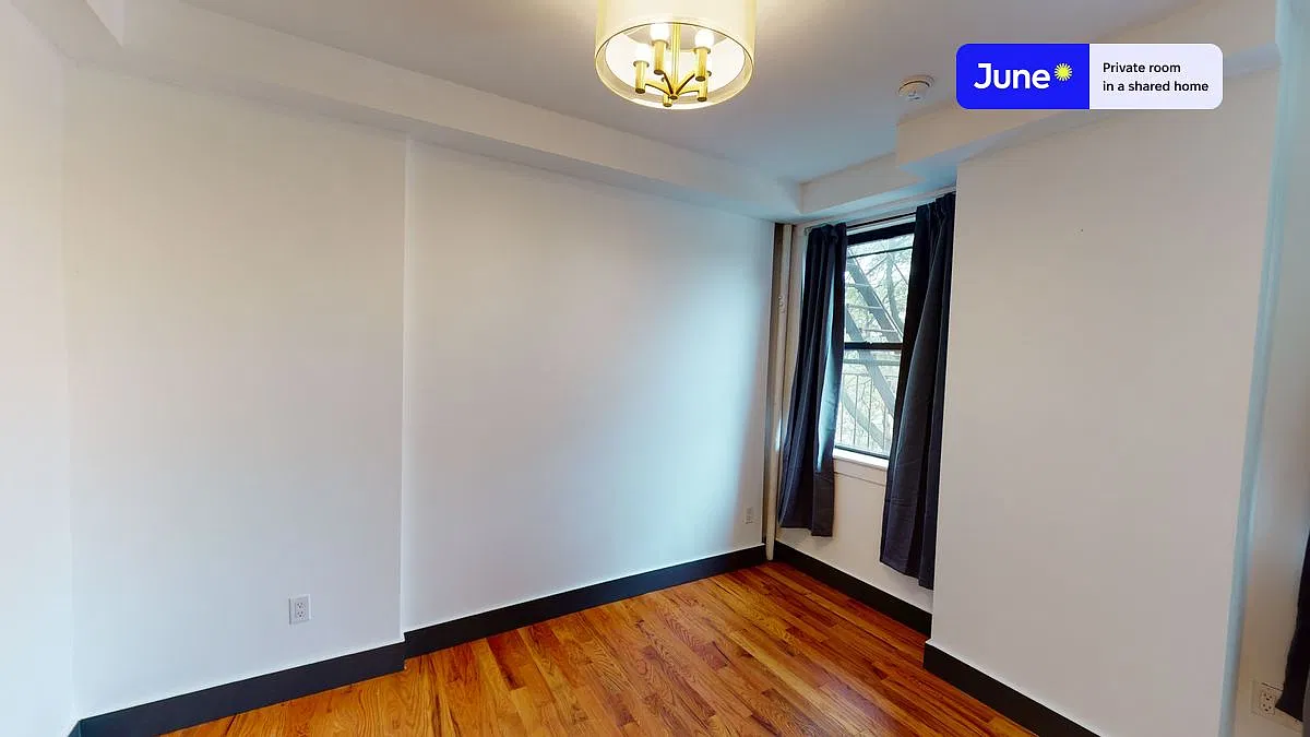 Queen bedroom in 5 bed/2 bath home in Prospect Lefferts Gardens #485 C — Photo 3
