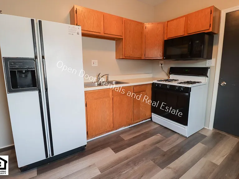 255 S Wayne St — Photo 4