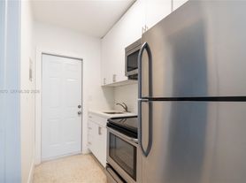 1450 SW 6th St