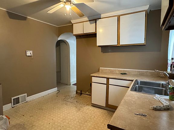 4th image of 2835 Mason Blvd