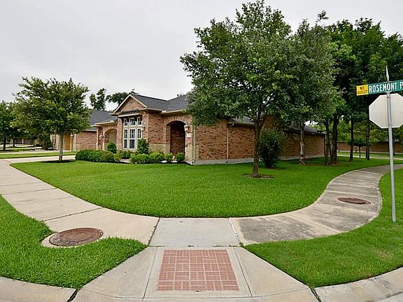 3rd image of 6902 Rosemont Park Ln