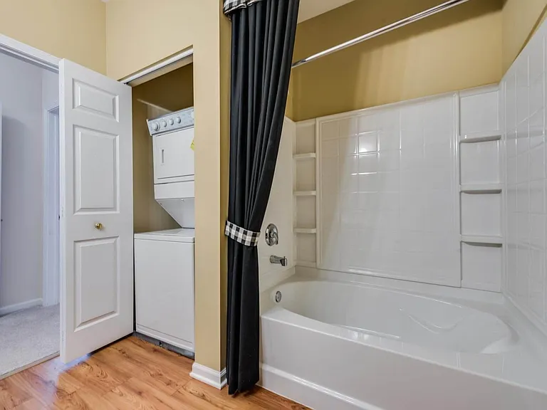 Sutton Place Apartments — Photo 17
