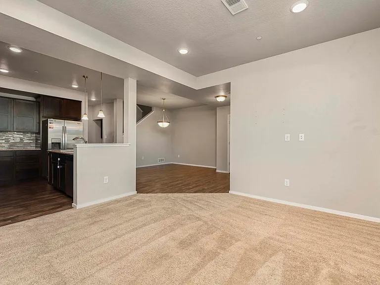 374 Pint St — Photo 11