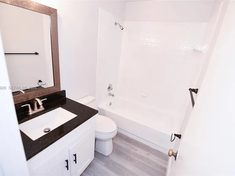 2315 SW 22nd Ave #2020 — Photo 7