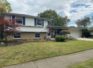 1599 Boxford St, Trenton, MI 48183