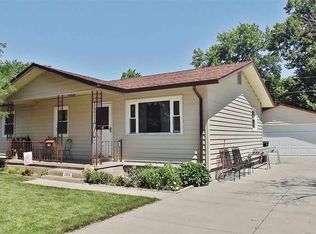 1106 E 30th Dr, Kearney, NE 68847