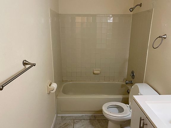 5th image of 1136 Woodman Way Unit 3