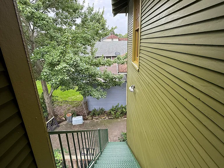 2225 Dante St — Photo 33