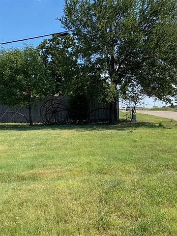 2nd image of 2708 Pamela Ln