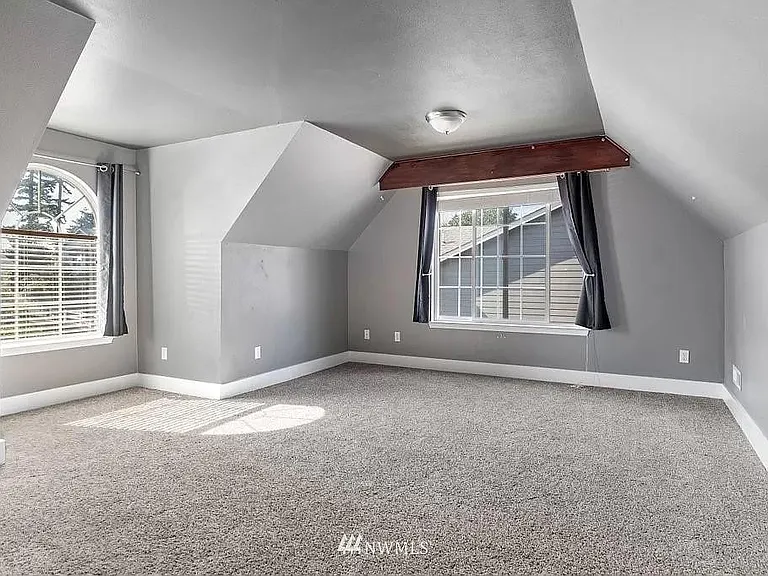 910 SW Regency Dr — Photo 23