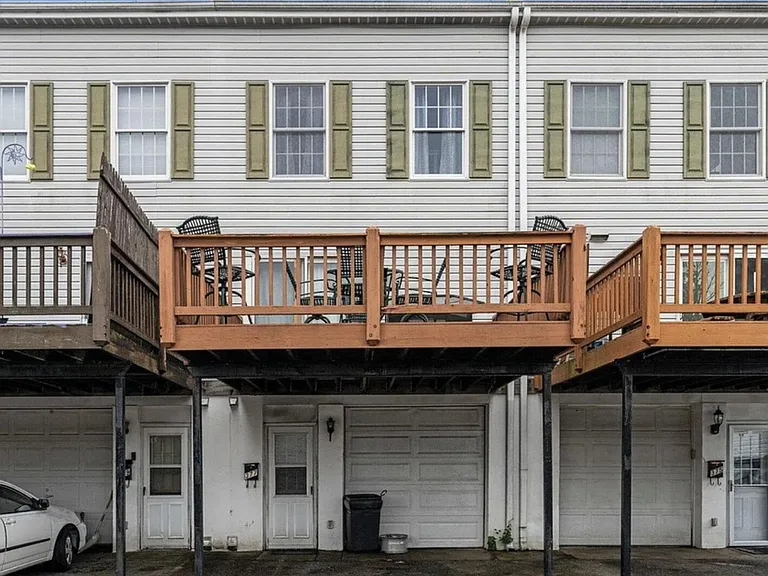377 E Madison Ave — Photo 16