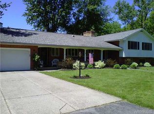 77 Meadowbrook Rd, Orchard Park, NY 14127