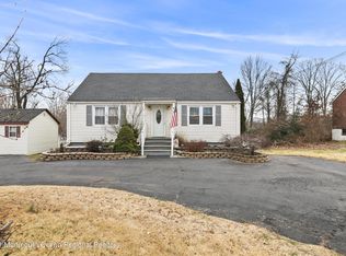 27 Gordons Corner Rd, Manalapan, NJ 07726