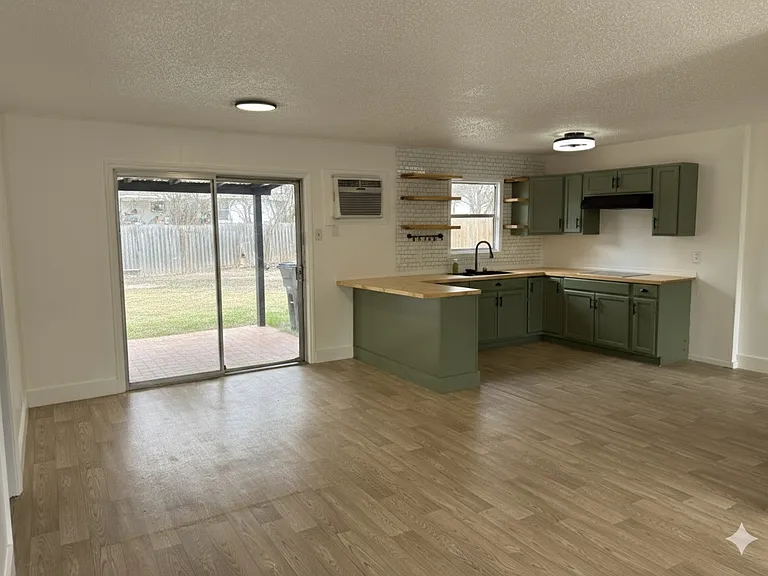4211 Tropical Dr — Photo 16