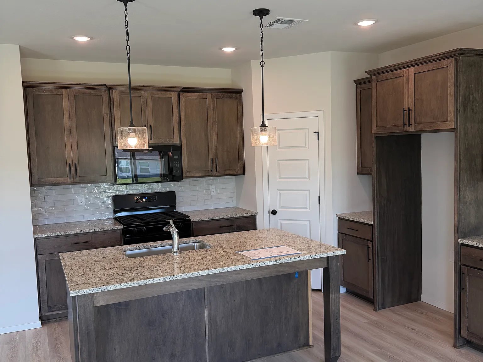 3 bed, 1535 sqft, $2,295 — Photo 3