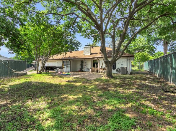 1032 Peach Ln, Desoto, TX 75115