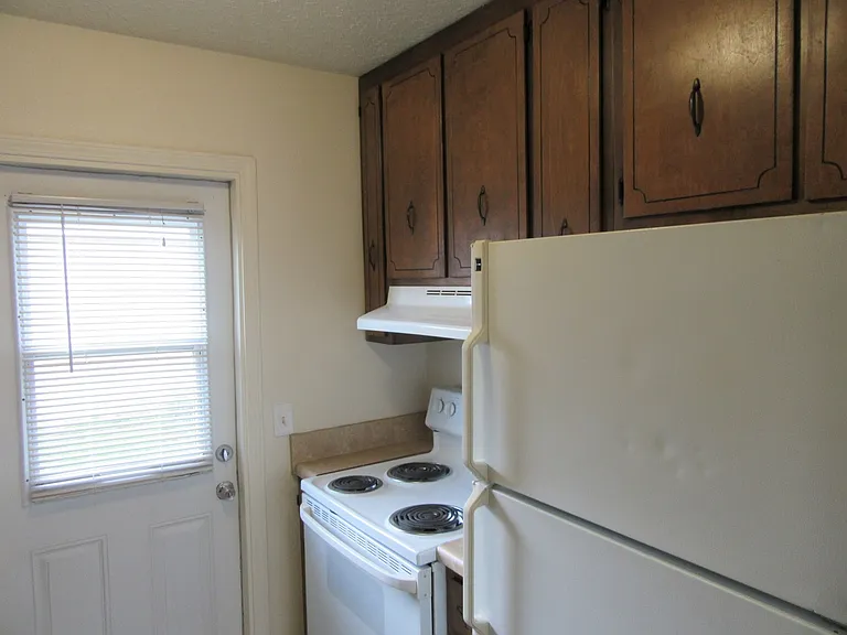 1104 W 19th Ct — Photo 4